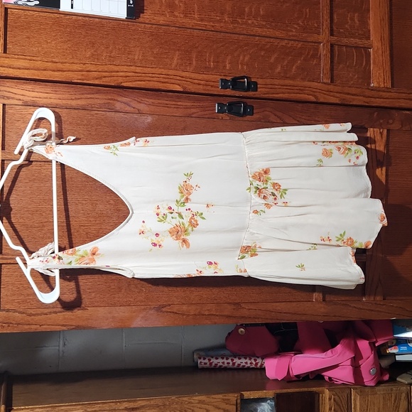 Size Medium Runway Star Gauzy Romper - Picture 6 of 7